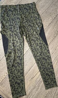 Alexo Athletica Concealed Carry Leggings 7/8 Carry Leggings Size M In Hex Camo